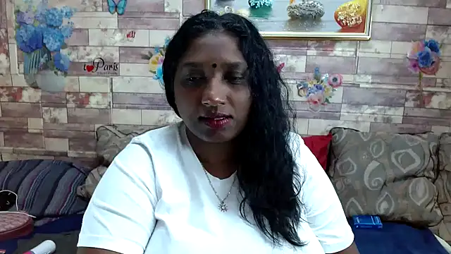 Snapshot of Indian_tracy chatting on 11/18/25, 10:41 Indian tracy online show from 11/18/25, 10:41