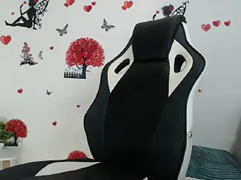 Snapshot of Angel_bran chatting on 02/18/25, 01:33 Angel bran online show from 02/18/25, 01:33