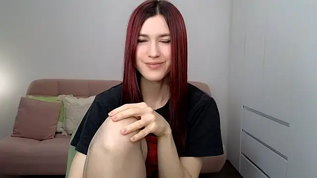 Snapshot of AliciaNewell chatting on 10/15/25, 09:09 AliciaNewell online show from 10/15/25, 09:09