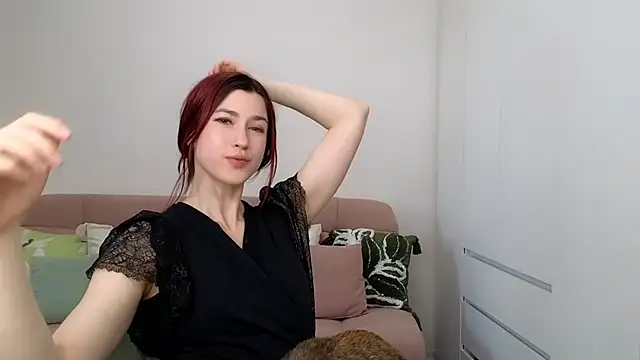 Snapshot of AliciaNewell chatting on 10/18/25, 10:49 AliciaNewell online show from 10/18/25, 10:49