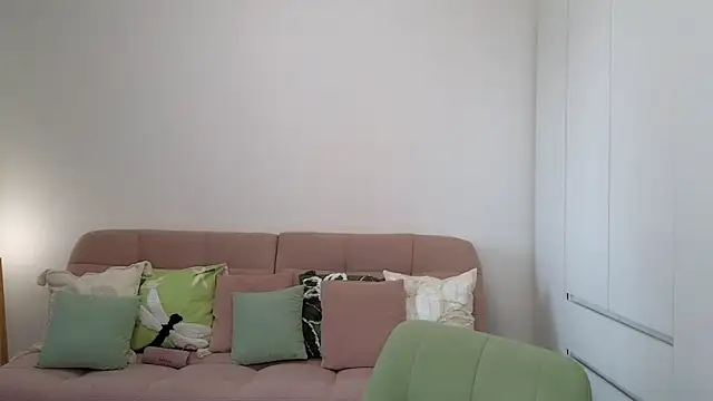 Snapshot of AliciaNewell chatting on 10/19/25, 10:27 AliciaNewell online show from 10/19/25, 10:27