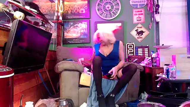 Snapshot of Brooke-lynn chatting on 02/09/25, 10:42 Brooke-lynn online show from 02/09/25, 10:42