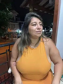 Snapshot of MrsFoucher chatting on 01/12/25, 02:03 MrsFoucher online show from 01/12/25, 02:03