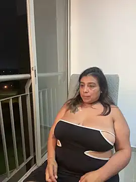 Snapshot of MrsFoucher chatting on 03/06/25, 01:05 MrsFoucher online show from 03/06/25, 01:05