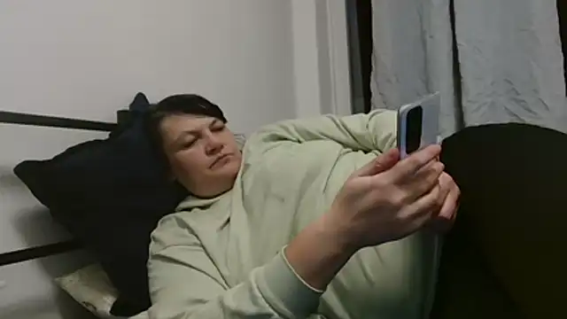 Snapshot of Lucinka1 chatting on 11/25/25, 03:23 Lucinka1 online show from 11/25/25, 03:23