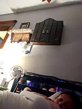 sweetkitty111 online show from 09/13/25, 10:42