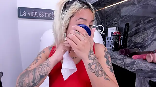 miss danika online show from 01/10/25, 02:55