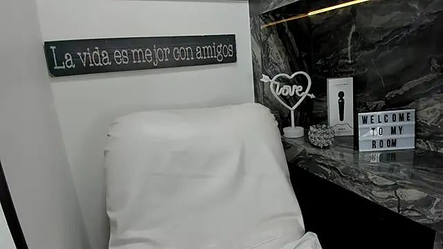 miss danika online show from 02/05/25, 11:02