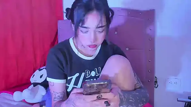 Snapshot of IrisMagiic chatting on 09/23/25, 10:46 IrisMagiic online show from 09/23/25, 10:46