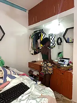 Snapshot of petiteebony_81 chatting on 02/21/25, 01:55 petiteebony 81 online show from 02/21/25, 01:55