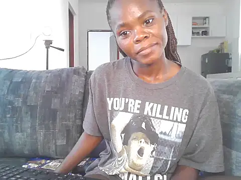 Snapshot of petiteebony_81 chatting on 09/17/25, 10:06 petiteebony 81 online show from 09/17/25, 10:06