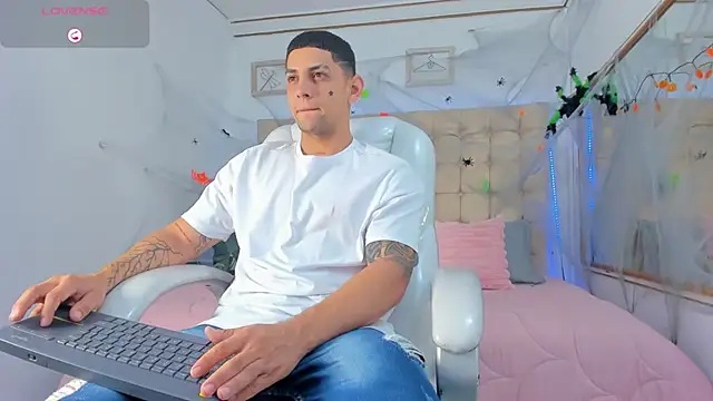 Alex cute77 online show from 10/03/25, 11:18