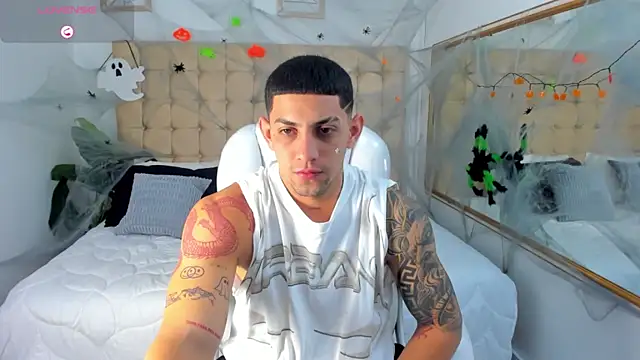 Alex cute77 online show from 10/08/25, 12:14