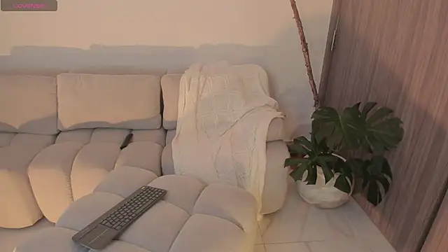 LindseyMoss online show from 10/11/25, 12:54