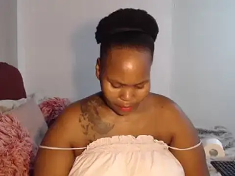 Snapshot of Real1SweetQueen chatting on 10/07/25, 06:16 Real1SweetQueen online show from 10/07/25, 06:16