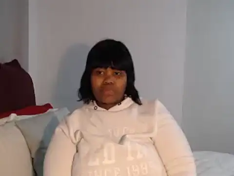 Snapshot of Real1SweetQueen chatting on 10/26/25, 04:35 Real1SweetQueen online show from 10/26/25, 04:35