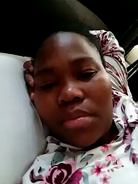 Snapshot of Real1SweetQueen chatting on 11/04/25, 03:27 Real1SweetQueen online show from 11/04/25, 03:27