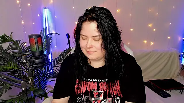 Snapshot of Akemi_BBW chatting on 12/16/24, 07:21 Akemi BBW online show from 12/16/24, 07:21