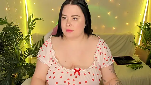 Snapshot of Akemi_BBW chatting on 01/02/25, 03:08 Akemi BBW online show from 01/02/25, 03:08