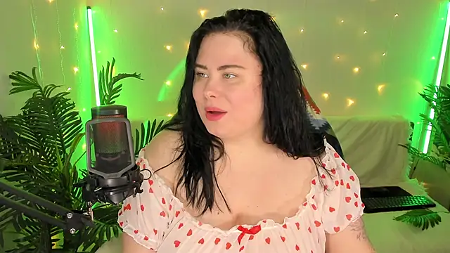 Snapshot of Akemi_BBW chatting on 01/05/25, 06:24 Akemi BBW online show from 01/05/25, 06:24