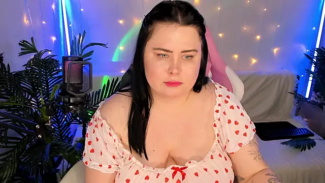 Snapshot of Akemi_BBW chatting on 01/07/25, 12:13 Akemi BBW online show from 01/07/25, 12:13