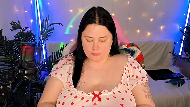 Snapshot of Akemi_BBW chatting on 01/08/25, 12:28 Akemi BBW online show from 01/08/25, 12:28