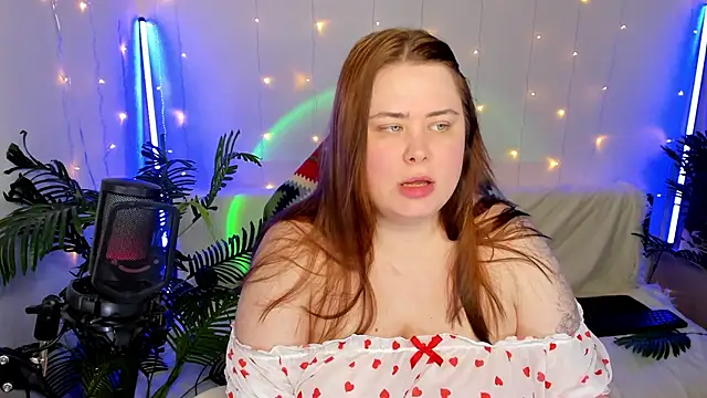 Snapshot of Akemi_BBW chatting on 01/11/25, 06:44 Akemi BBW online show from 01/11/25, 06:44