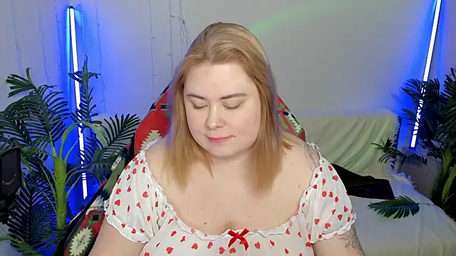 Snapshot of Akemi_BBW chatting on 02/13/25, 08:55 Akemi BBW online show from 02/13/25, 08:55
