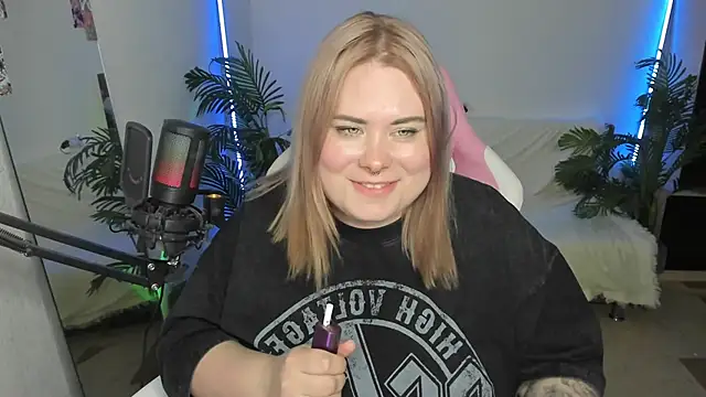 Snapshot of Akemi_BBW chatting on 03/02/25, 10:38 Akemi BBW online show from 03/02/25, 10:38