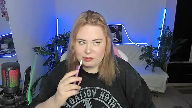 Snapshot of Akemi_BBW chatting on 03/14/25, 07:01 Akemi BBW online show from 03/14/25, 07:01