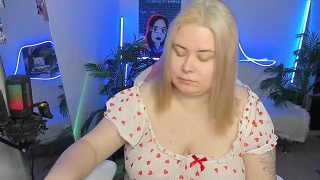Snapshot of Akemi_BBW chatting on 03/21/25, 07:55 Akemi BBW online show from 03/21/25, 07:55