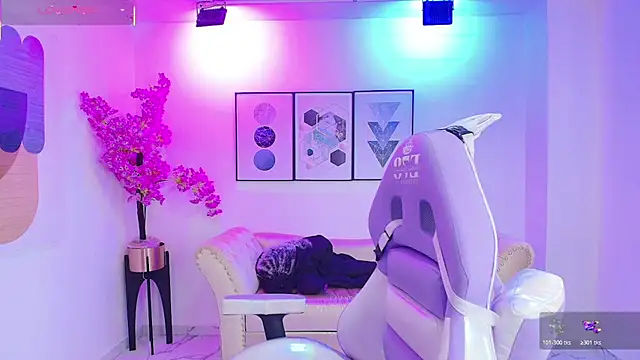 Snapshot of Isa_reel chatting on 10/28/25, 07:49 Isa reel online show from 10/28/25, 07:49