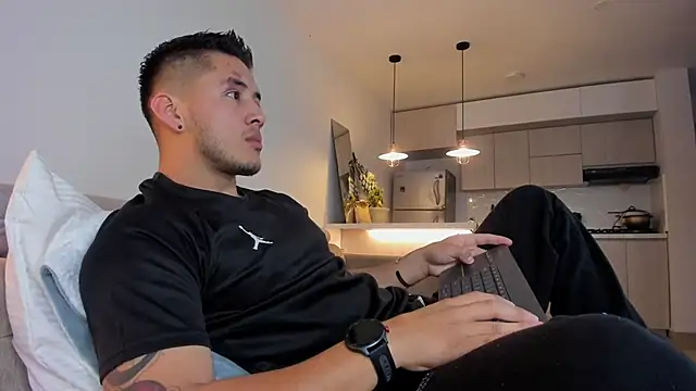 Snapshot of Chriskyle_ chatting on 12/03/24, 11:11 Chriskyle  online show from 12/03/24, 11:11