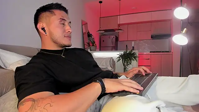 Snapshot of Chriskyle_ chatting on 03/03/25, 04:03 Chriskyle  online show from 03/03/25, 04:03