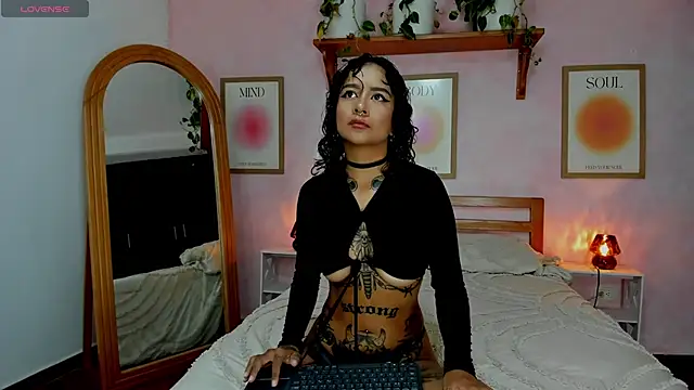 Snapshot of AliceBanks chatting on 09/16/25, 11:11 AliceBanks online show from 09/16/25, 11:11