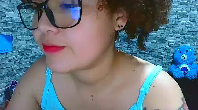 Snapshot of vanellope12 chatting on 12/18/24, 05:42 vanellope12 online show from 12/18/24, 05:42