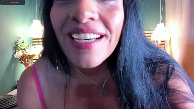 Snapshot of Luisa_Sweet2 chatting on 10/09/25, 02:26 Luisa Sweet2 online show from 10/09/25, 02:26
