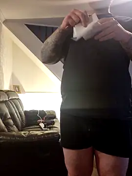 Snapshot of iang6348 chatting on 12/17/24, 06:09 iang6348 online show from 12/17/24, 06:09