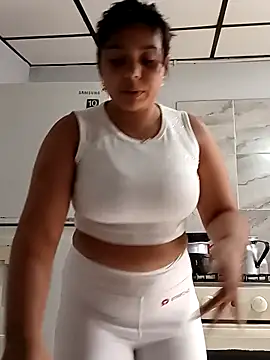 Snapshot of stefanie010 chatting on 01/08/25, 04:33 stefanie010 online show from 01/08/25, 04:33