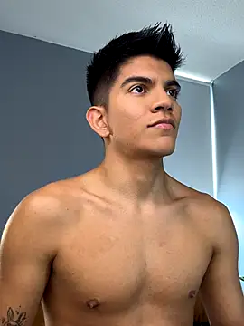 Snapshot of santiago_01 chatting on 10/25/25, 07:30 santiago 01 online show from 10/25/25, 07:30