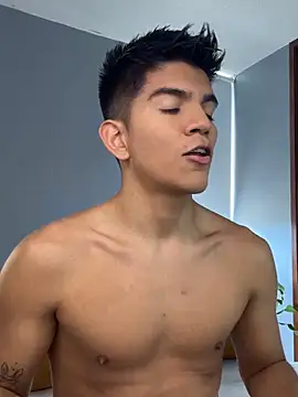 Snapshot of santiago_01 chatting on 10/26/25, 08:04 santiago 01 online show from 10/26/25, 08:04