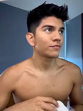 Snapshot of santiago_01 chatting on 10/30/25, 07:36 santiago 01 online show from 10/30/25, 07:36