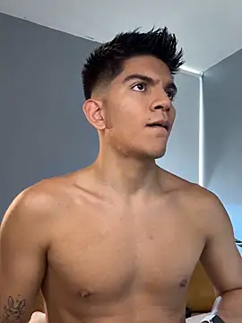 Snapshot of santiago_01 chatting on 11/07/25, 07:47 santiago 01 online show from 11/07/25, 07:47