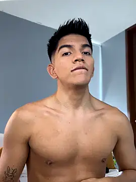 Snapshot of santiago_01 chatting on 11/08/25, 07:34 santiago 01 online show from 11/08/25, 07:34