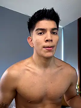 Snapshot of santiago_01 chatting on 11/10/25, 07:35 santiago 01 online show from 11/10/25, 07:35