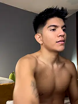 Snapshot of santiago_01 chatting on 11/11/25, 11:49 santiago 01 online show from 11/11/25, 11:49