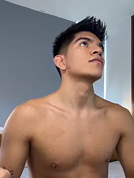 Snapshot of santiago_01 chatting on 11/13/25, 07:57 santiago 01 online show from 11/13/25, 07:57