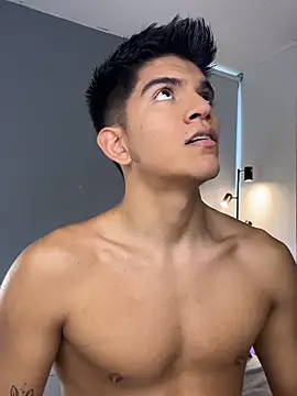 Snapshot of santiago_01 chatting on 11/16/25, 09:20 santiago 01 online show from 11/16/25, 09:20