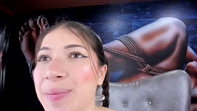 Snapshot of miss__pamela chatting on 12/13/24, 02:16 miss pamela online show from 12/13/24, 02:16