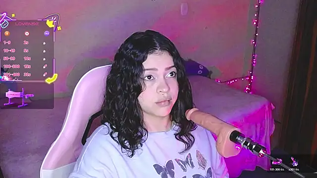 Snapshot of kim_saenz20 chatting on 11/11/25, 06:35 kim saenz20 online show from 11/11/25, 06:35